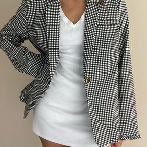 Trendy Plaid Black & White Blazer!!